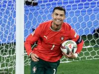 开云web网站-C罗在澳大利亚队比赛中刷新纪录，晋级下一阶段引发热议！的简单介绍